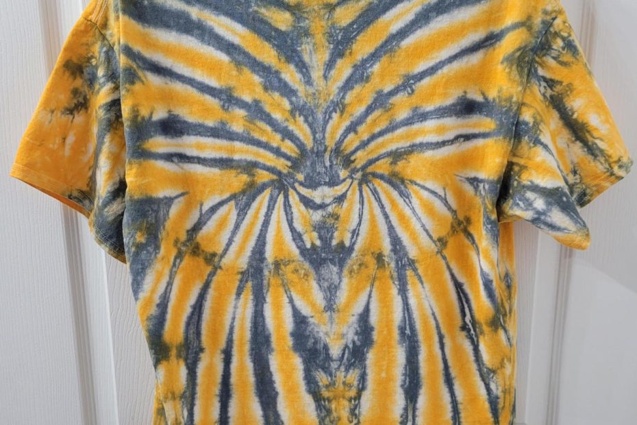 Bruce Lee Tie Dye tshirt BACK thatgirlisfunny tie dye on etsy